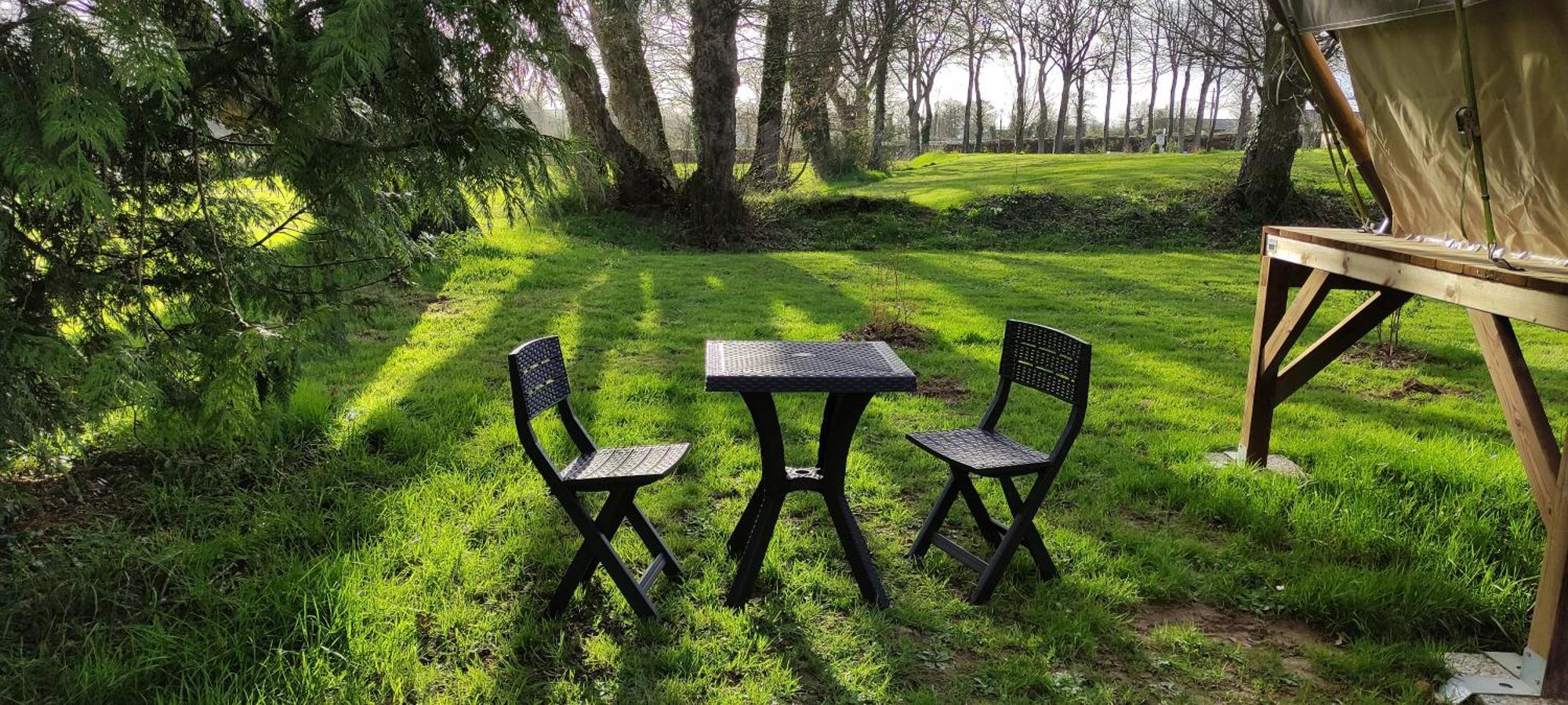 Camping Le Val Aux Fees - Broceliande Concoret Dış mekan fotoğraf