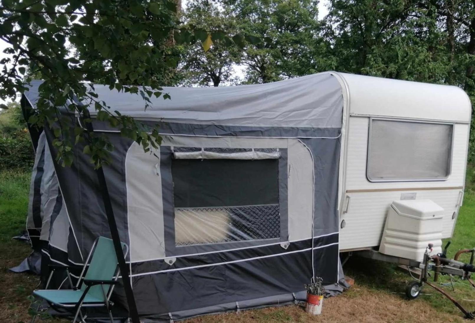 Camping Le Val Aux Fees - Broceliande Concoret Dış mekan fotoğraf