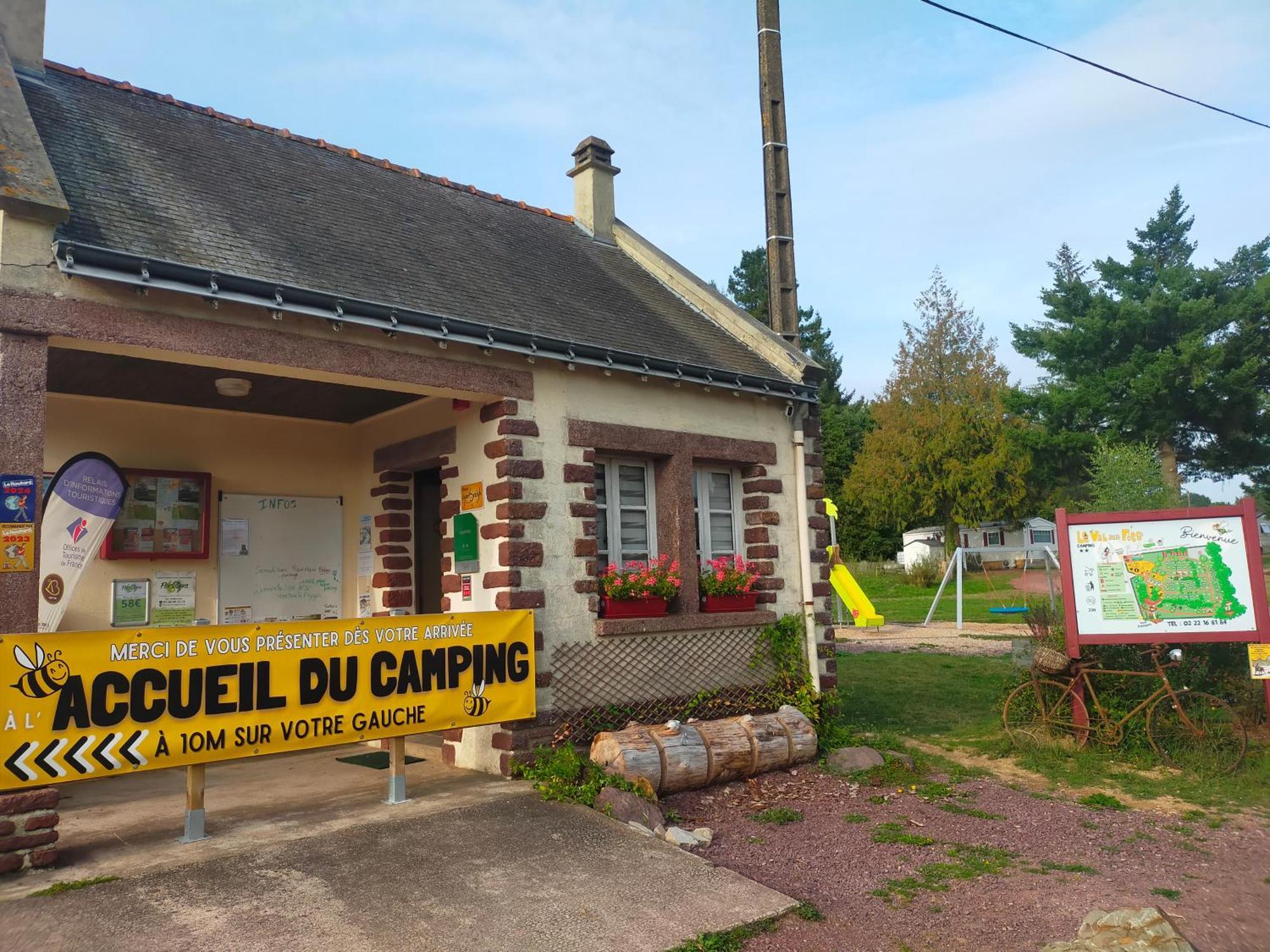 Camping Le Val Aux Fees - Broceliande Concoret Dış mekan fotoğraf