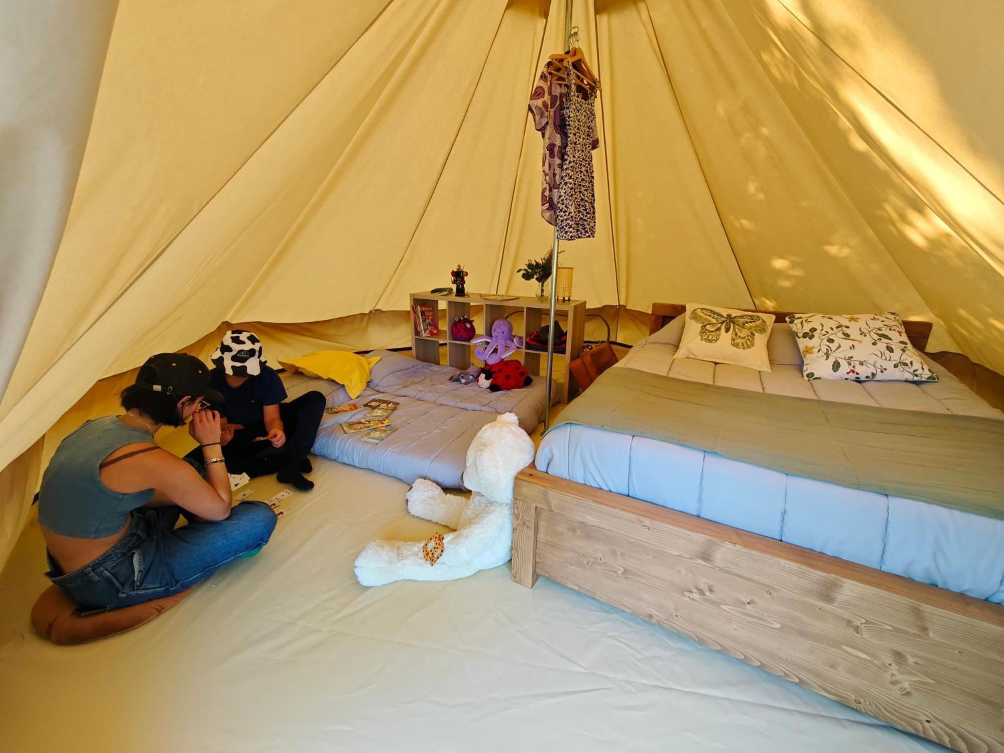Camping Le Val Aux Fees - Broceliande Concoret Oda fotoğraf